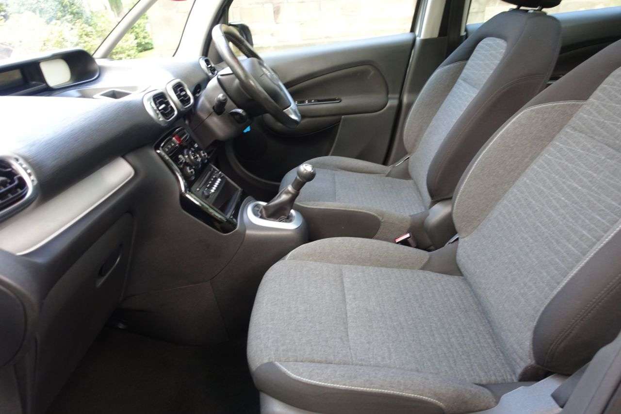 A 2017 CITROEN C3 PICASSO 1.6 BlueHDi Platinum MPV 5dr Diesel Manual Euro 6 (100 ps) Just Had Service A 2017 CITROEN C3 PICASSO 1.6 BlueHDi Platinum MPV 5dr Diesel Manual Euro 6 (100 ps) Just Had Service