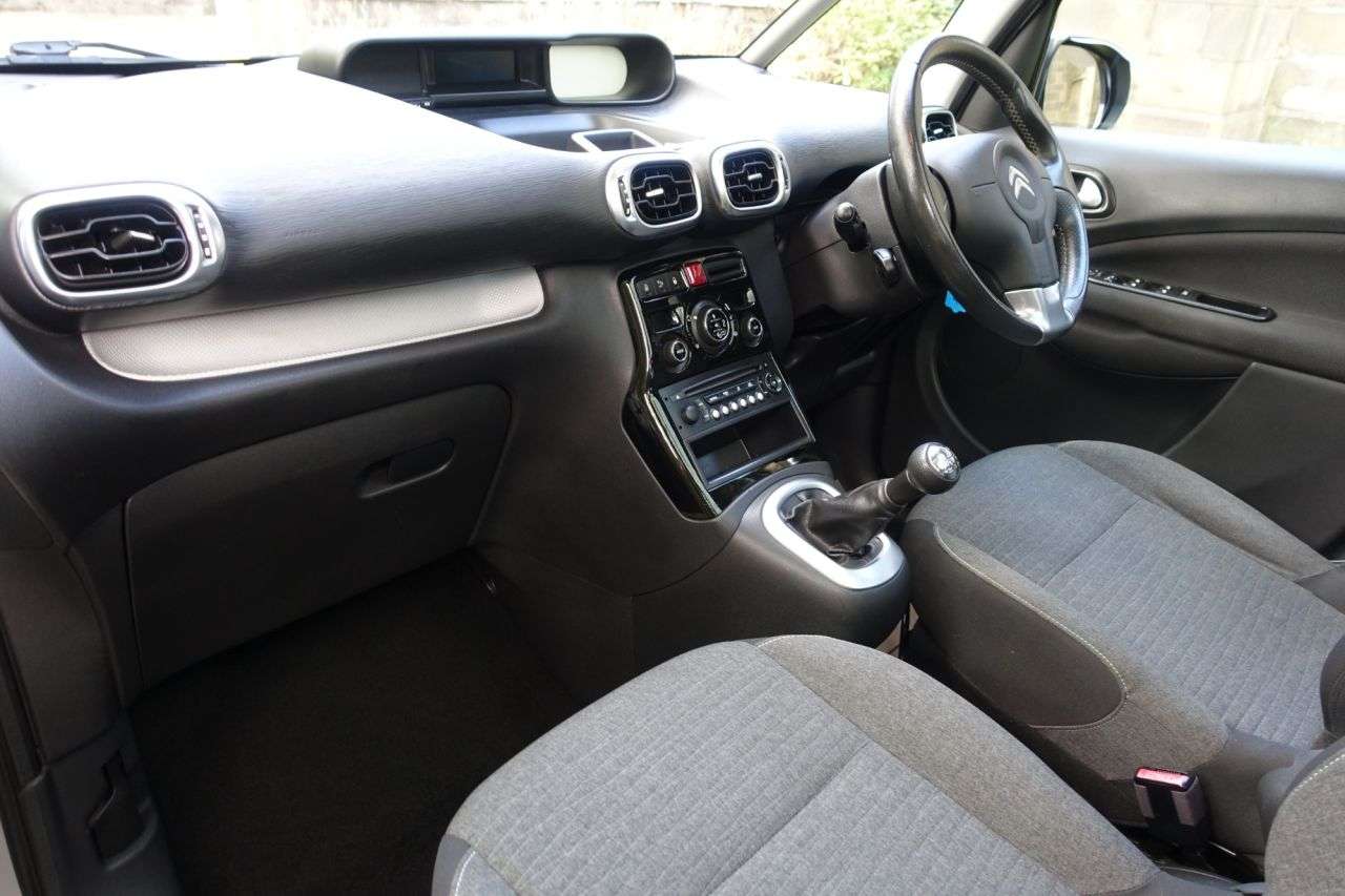 A 2017 CITROEN C3 PICASSO 1.6 BlueHDi Platinum MPV 5dr Diesel Manual Euro 6 (100 ps) Just Had Service A 2017 CITROEN C3 PICASSO 1.6 BlueHDi Platinum MPV 5dr Diesel Manual Euro 6 (100 ps) Just Had Service