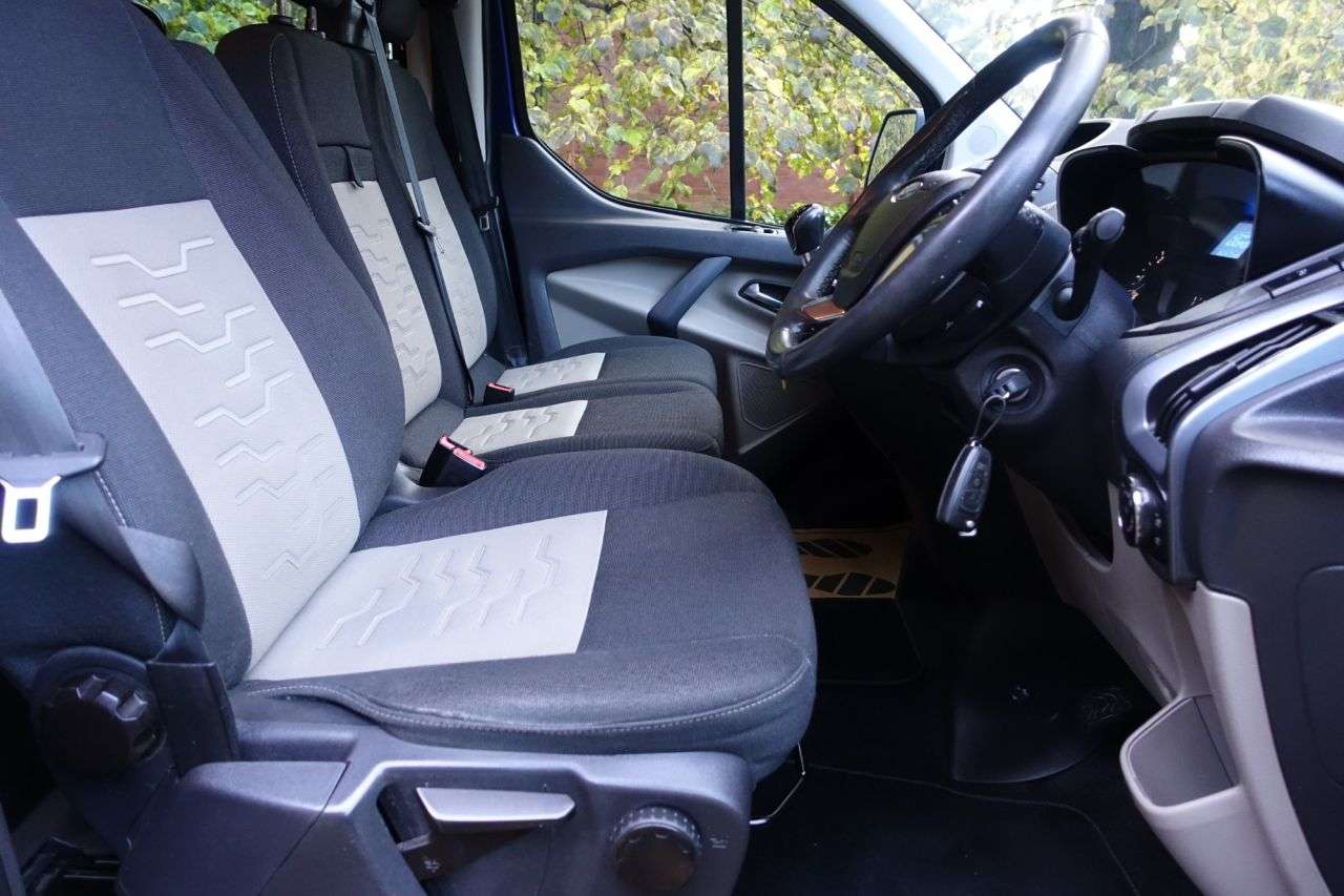 A 2015 FORD TRANSIT CUSTOM 2.2 TDCi 290 Limited Combi Van 6dr Diesel Manual L1 H1 (191 g/km, 123 bhp) A 2015 FORD TRANSIT CUSTOM 2.2 TDCi 290 Limited Combi Van 6dr Diesel Manual L1 H1 (191 g/km, 123 bhp)