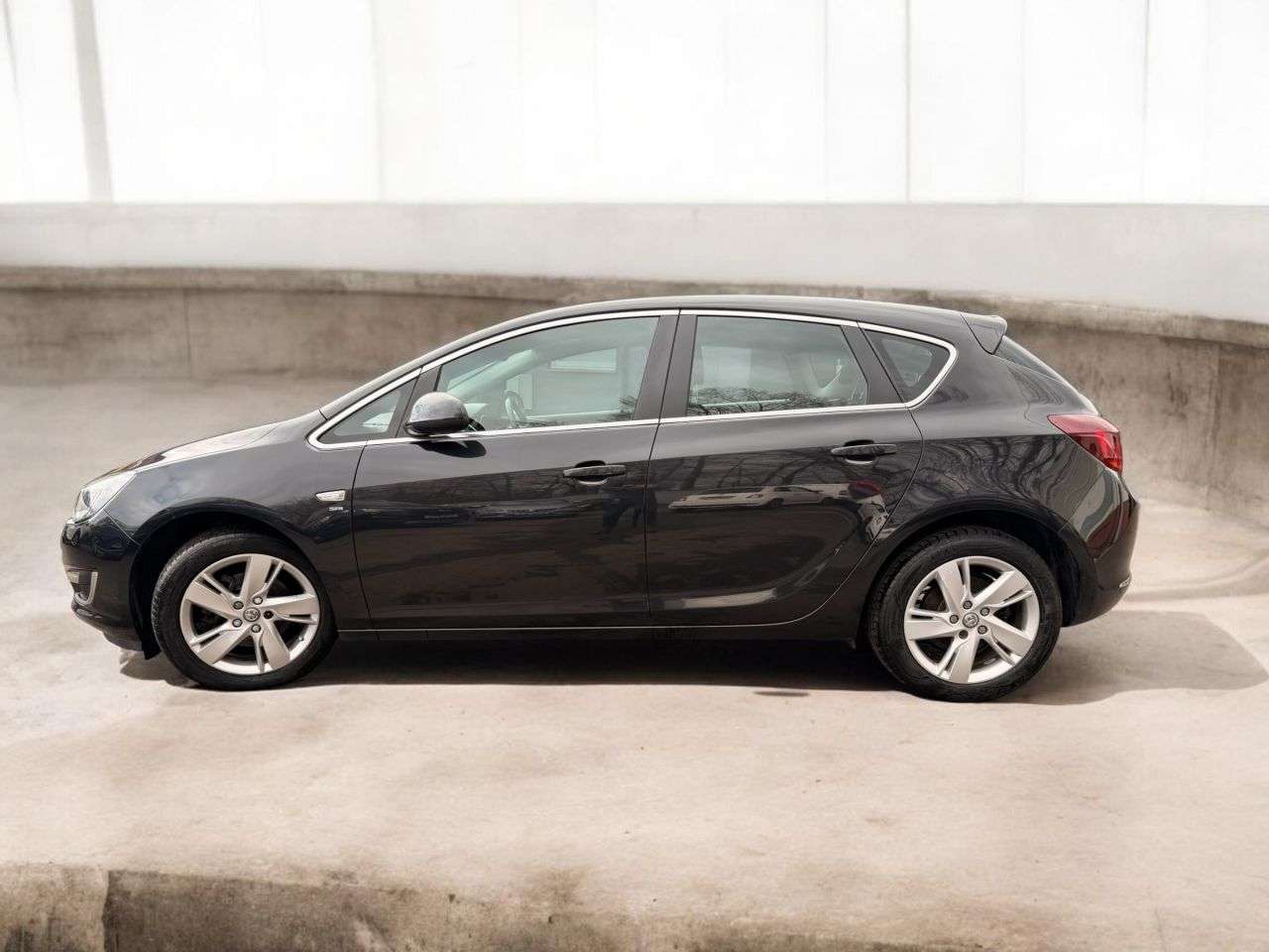 A 2015 VAUXHALL ASTRA 1.7 CDTi ecoFLEX SRi Hatchback 5dr Diesel Manual Euro 5 (s/s) (110 ps) **** A 2015 VAUXHALL ASTRA 1.7 CDTi ecoFLEX SRi Hatchback 5dr Diesel Manual Euro 5 (s/s) (110 ps) ****