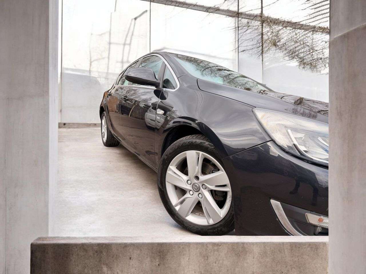 A 2015 VAUXHALL ASTRA 1.7 CDTi ecoFLEX SRi Hatchback 5dr Diesel Manual Euro 5 (s/s) (110 ps) **** A 2015 VAUXHALL ASTRA 1.7 CDTi ecoFLEX SRi Hatchback 5dr Diesel Manual Euro 5 (s/s) (110 ps) ****