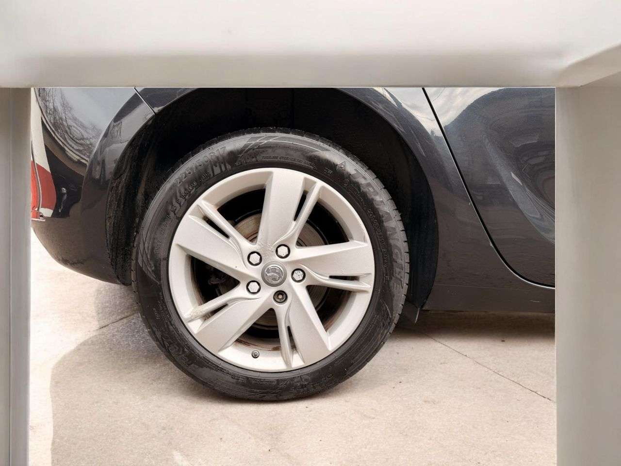 A 2015 VAUXHALL ASTRA 1.7 CDTi ecoFLEX SRi Hatchback 5dr Diesel Manual Euro 5 (s/s) (110 ps) **** A 2015 VAUXHALL ASTRA 1.7 CDTi ecoFLEX SRi Hatchback 5dr Diesel Manual Euro 5 (s/s) (110 ps) ****