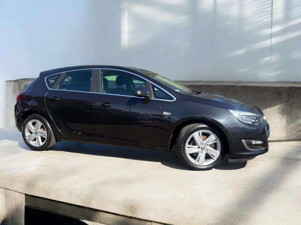 A 2015 VAUXHALL ASTRA 1.7 CDTi ecoFLEX SRi Hatchback 5dr Diesel Manual Euro 5 (s/s) (110 ps) **** A 2015 VAUXHALL ASTRA 1.7 CDTi ecoFLEX SRi Hatchback 5dr Diesel Manual Euro 5 (s/s) (110 ps) ****