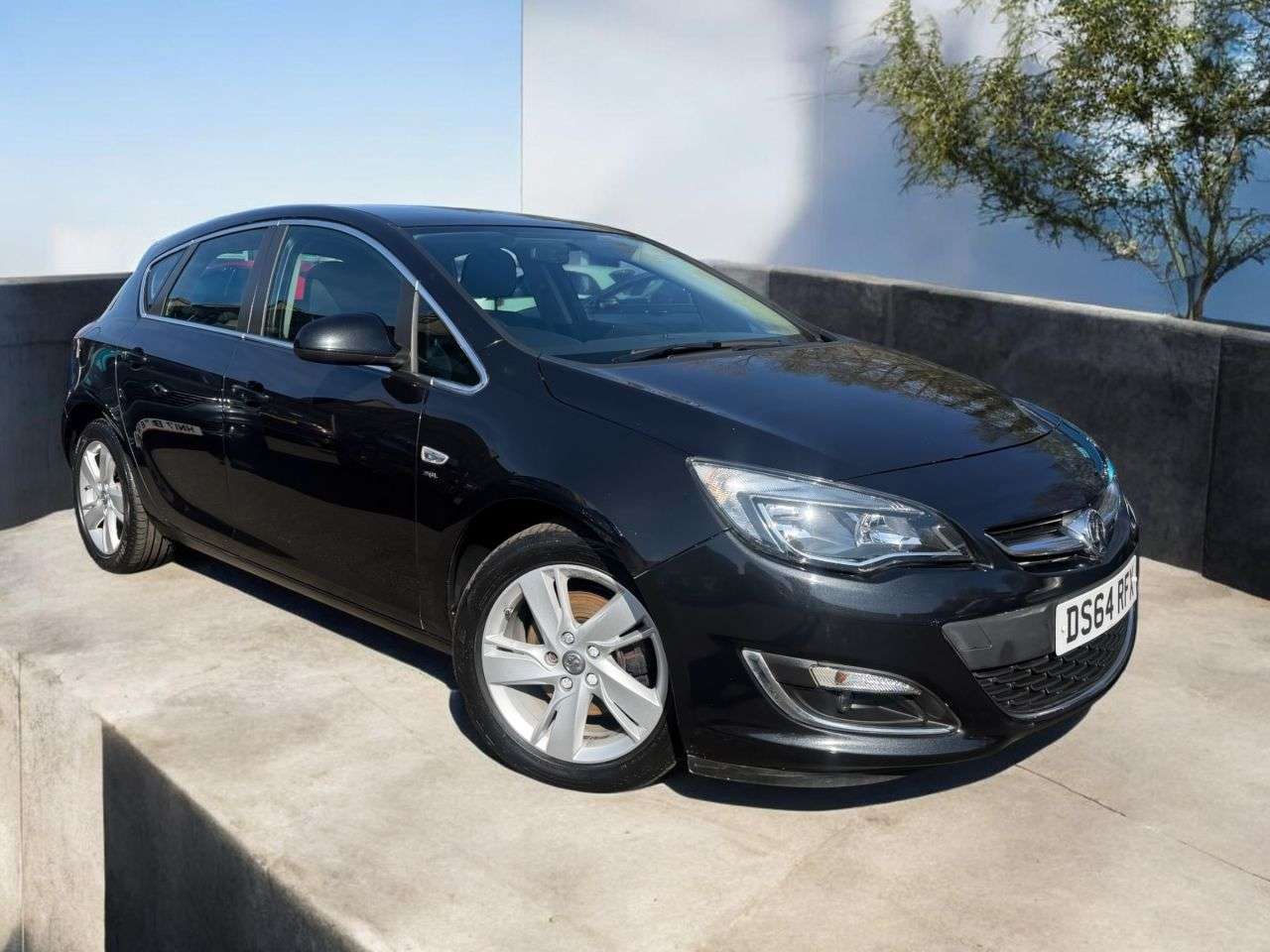 A 2015 VAUXHALL ASTRA 1.7 CDTi ecoFLEX SRi Hatchback 5dr Diesel Manual Euro 5 (s/s) (110 ps) **** A 2015 VAUXHALL ASTRA 1.7 CDTi ecoFLEX SRi Hatchback 5dr Diesel Manual Euro 5 (s/s) (110 ps) ****