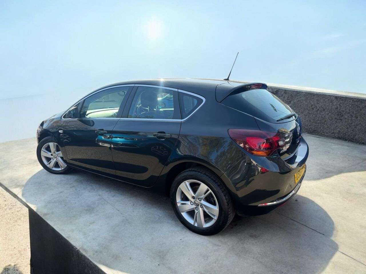 A 2015 VAUXHALL ASTRA 1.7 CDTi ecoFLEX SRi Hatchback 5dr Diesel Manual Euro 5 (s/s) (110 ps) **** A 2015 VAUXHALL ASTRA 1.7 CDTi ecoFLEX SRi Hatchback 5dr Diesel Manual Euro 5 (s/s) (110 ps) ****
