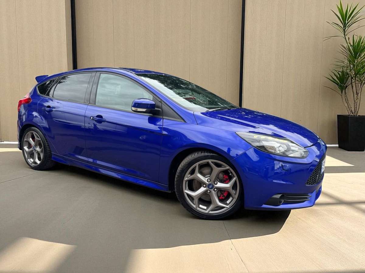 Check out this Ford Focus 2014 Petrol Manual