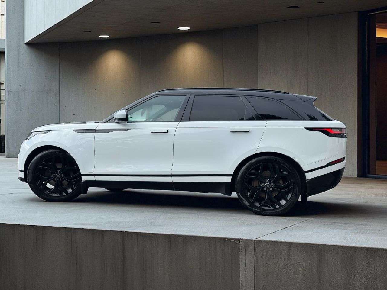 2018 LAND ROVER RANGE ROVER VELAR 2018 LAND ROVER RANGE ROVER VELAR