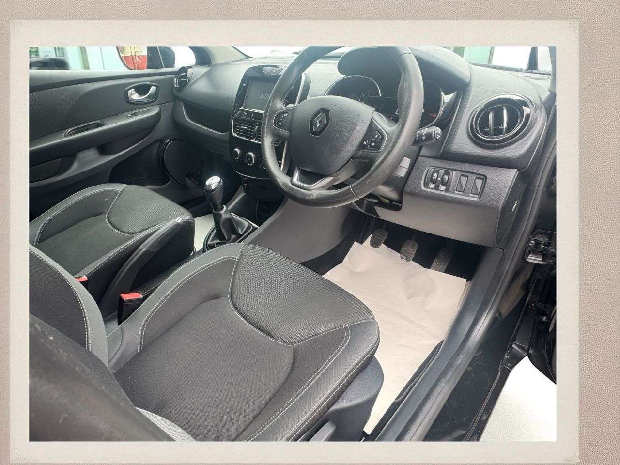 2017 RENAULT CLIO 2017 RENAULT CLIO