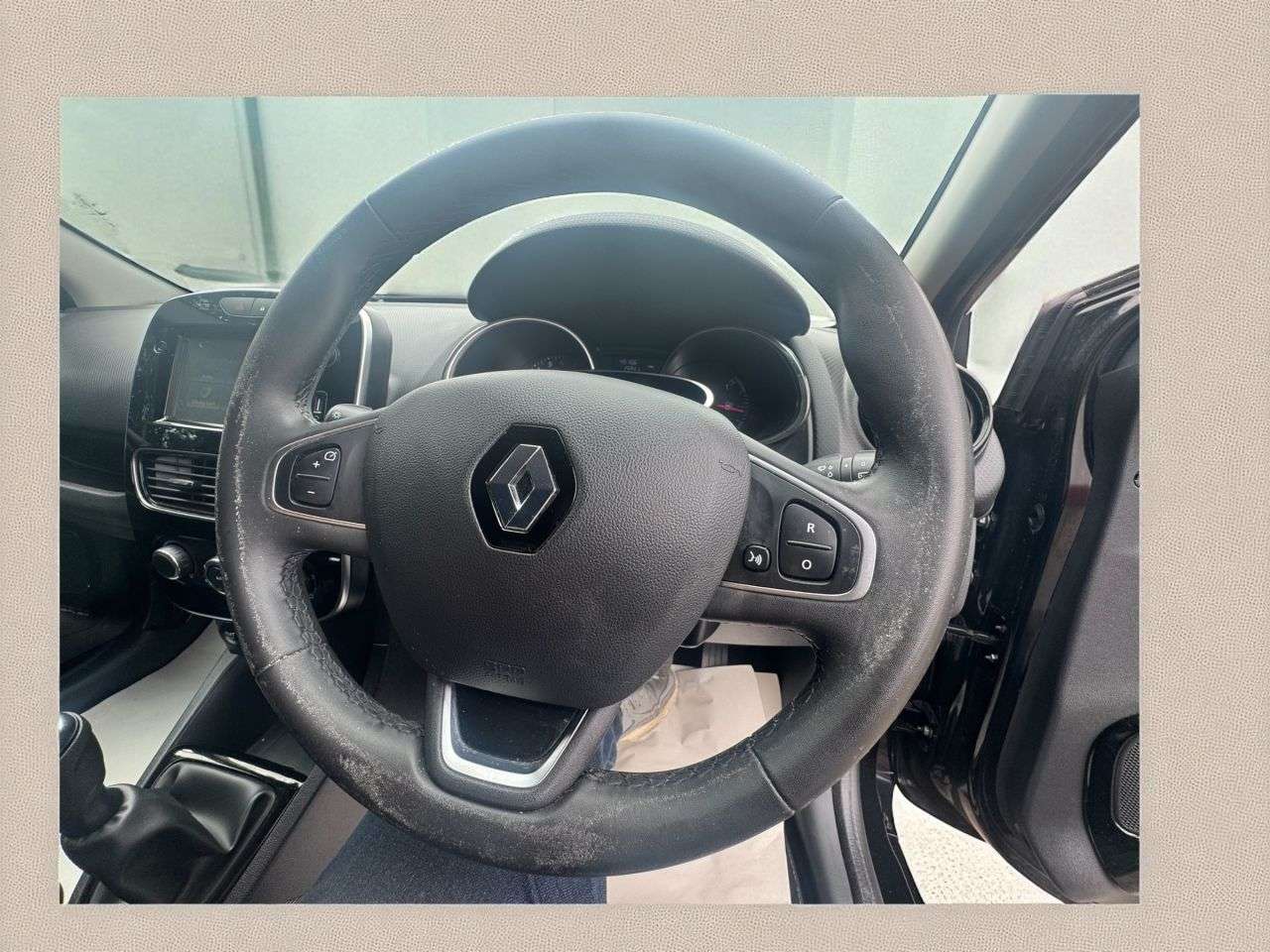 2017 RENAULT CLIO 2017 RENAULT CLIO