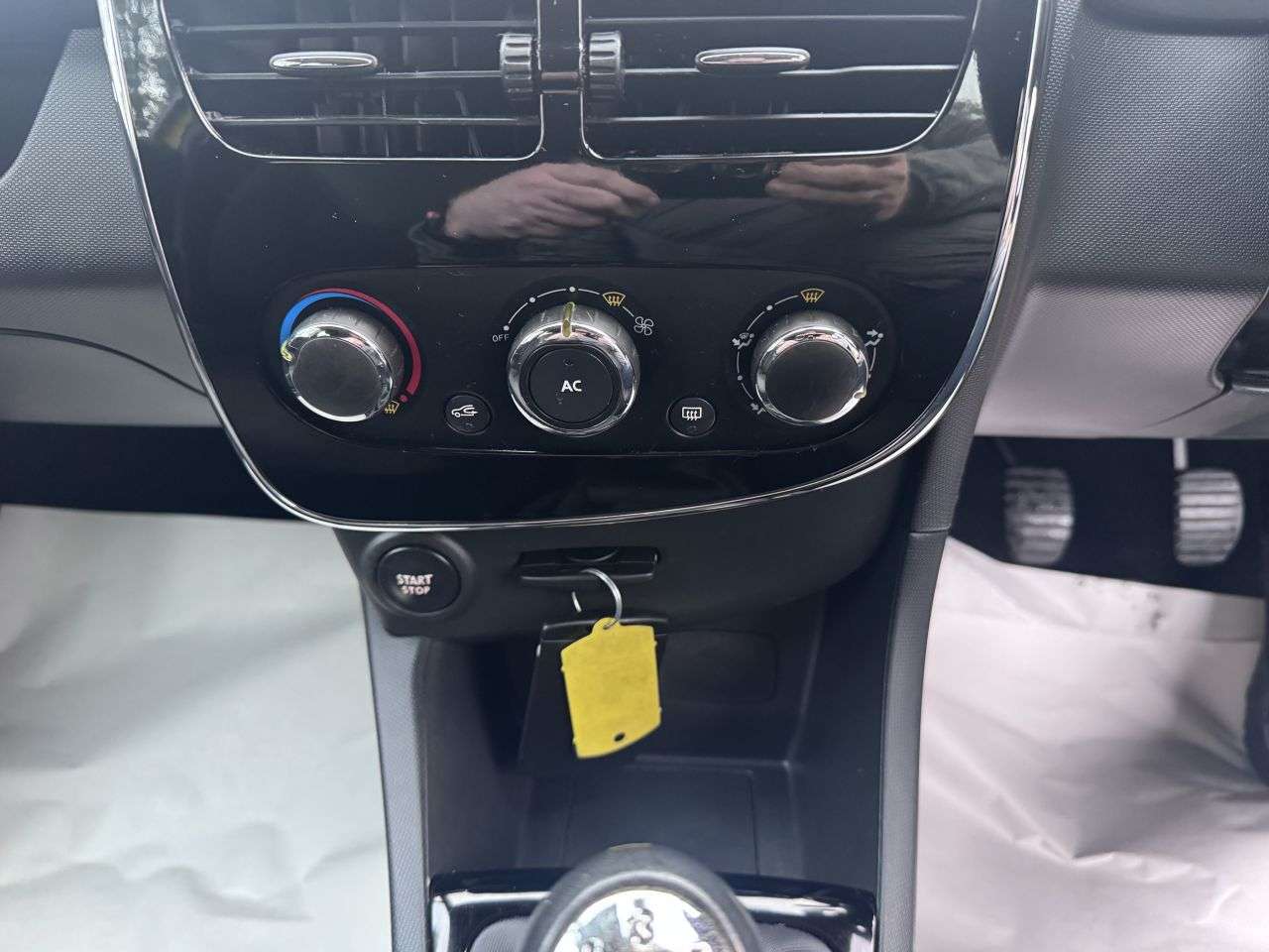 2013 RENAULT CLIO 2013 RENAULT CLIO