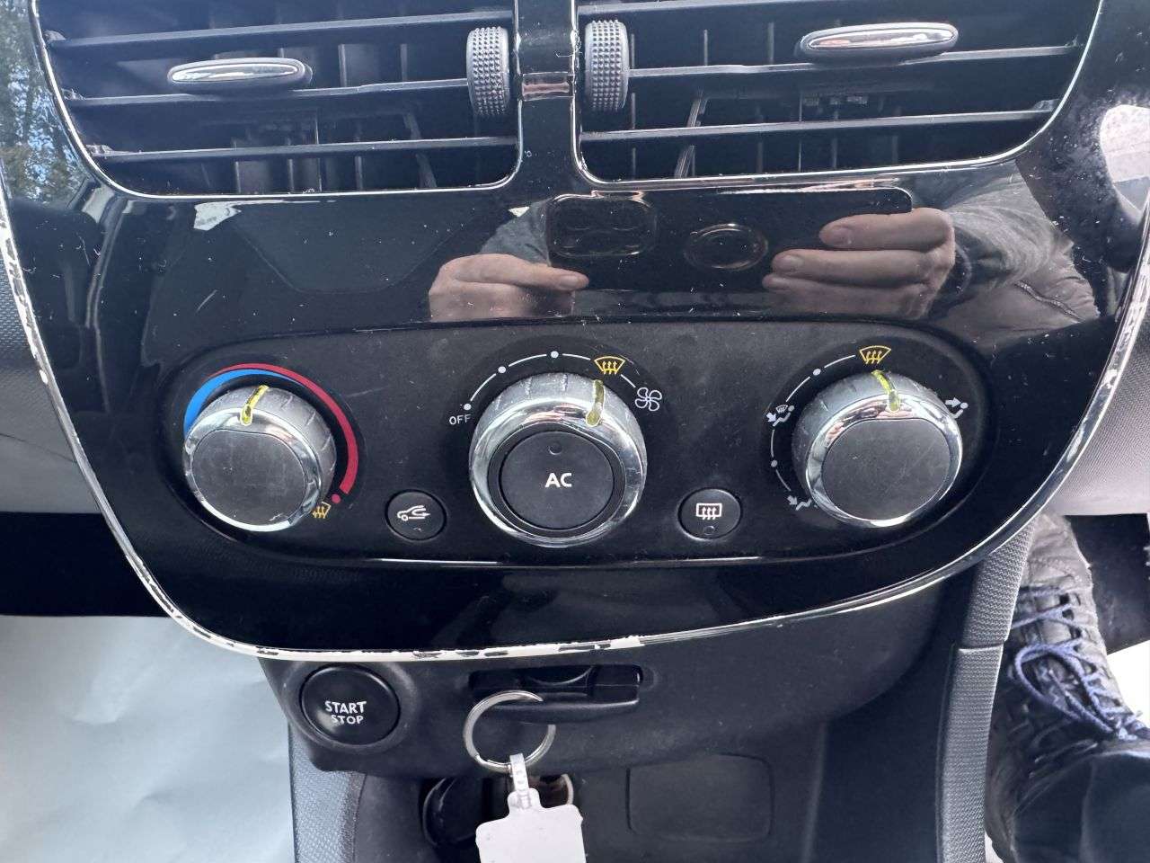 2014 RENAULT CLIO 2014 RENAULT CLIO