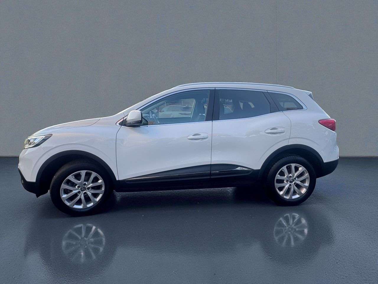 A 2017 RENAULT KADJAR 1.5 dCi Dynamique Nav SUV 5dr Diesel Manual Euro 6 (s/s) (110 ps) A 2017 RENAULT KADJAR 1.5 dCi Dynamique Nav SUV 5dr Diesel Manual Euro 6 (s/s) (110 ps)