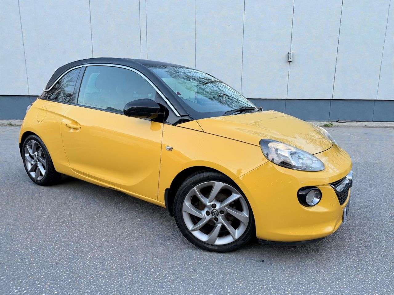 A 2015 VAUXHALL ADAM 1.4 16v SLAM Hatchback 3dr Petrol Manual Euro 5 (100 ps) A 2015 VAUXHALL ADAM 1.4 16v SLAM Hatchback 3dr Petrol Manual Euro 5 (100 ps)