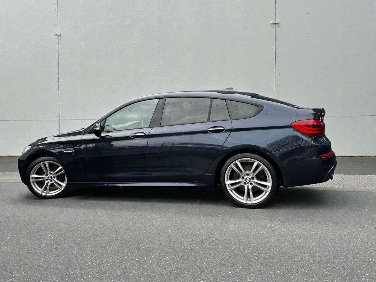 A 2015 BMW 5 SERIES GRAN TURISMO 3.0 535d M Sport GT 5dr Diesel Auto Euro 6 (s/s) (313 ps) *** SERVICE HISTO A 2015 BMW 5 SERIES GRAN TURISMO 3.0 535d M Sport GT 5dr Diesel Auto Euro 6 (s/s) (313 ps) *** SERVICE HISTO