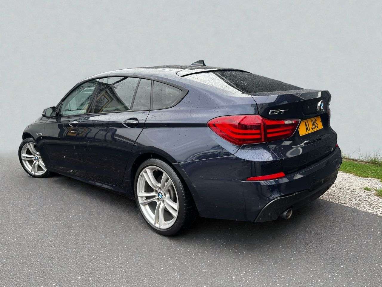 A 2015 BMW 5 SERIES GRAN TURISMO 3.0 535d M Sport GT 5dr Diesel Auto Euro 6 (s/s) (313 ps) *** SERVICE HISTO A 2015 BMW 5 SERIES GRAN TURISMO 3.0 535d M Sport GT 5dr Diesel Auto Euro 6 (s/s) (313 ps) *** SERVICE HISTO