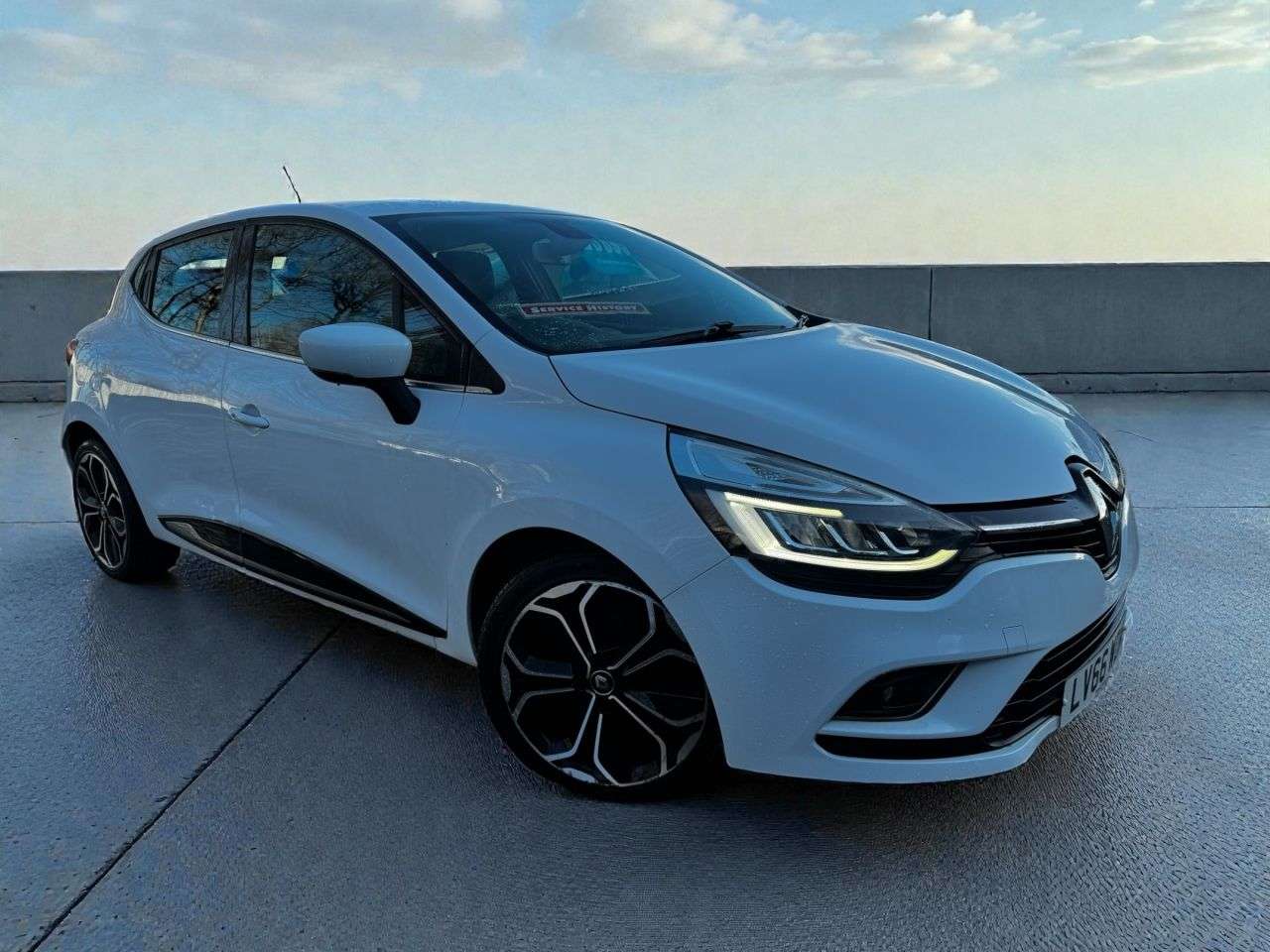 A 2016 RENAULT CLIO 0.9 TCe Dynamique S Nav Hatchback 5dr Petrol Manual Euro 6 (s/s) (90 ps) A 2016 RENAULT CLIO 0.9 TCe Dynamique S Nav Hatchback 5dr Petrol Manual Euro 6 (s/s) (90 ps)