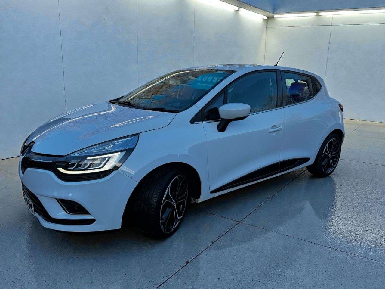 A 2016 RENAULT CLIO 0.9 TCe Dynamique S Nav Hatchback 5dr Petrol Manual Euro 6 (s/s) (90 ps) A 2016 RENAULT CLIO 0.9 TCe Dynamique S Nav Hatchback 5dr Petrol Manual Euro 6 (s/s) (90 ps)