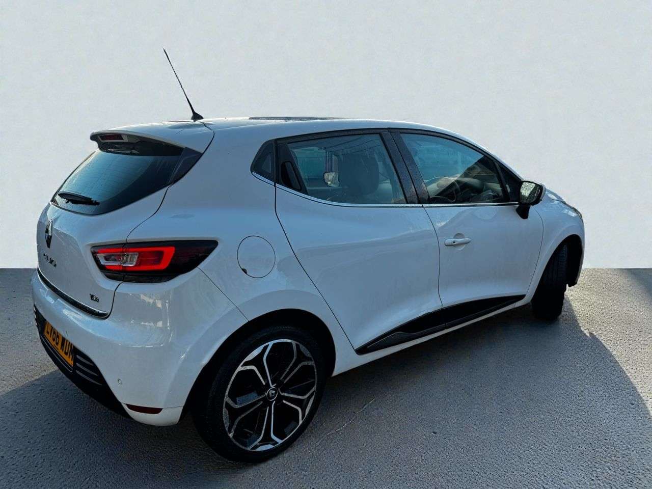 2016 RENAULT CLIO 2016 RENAULT CLIO