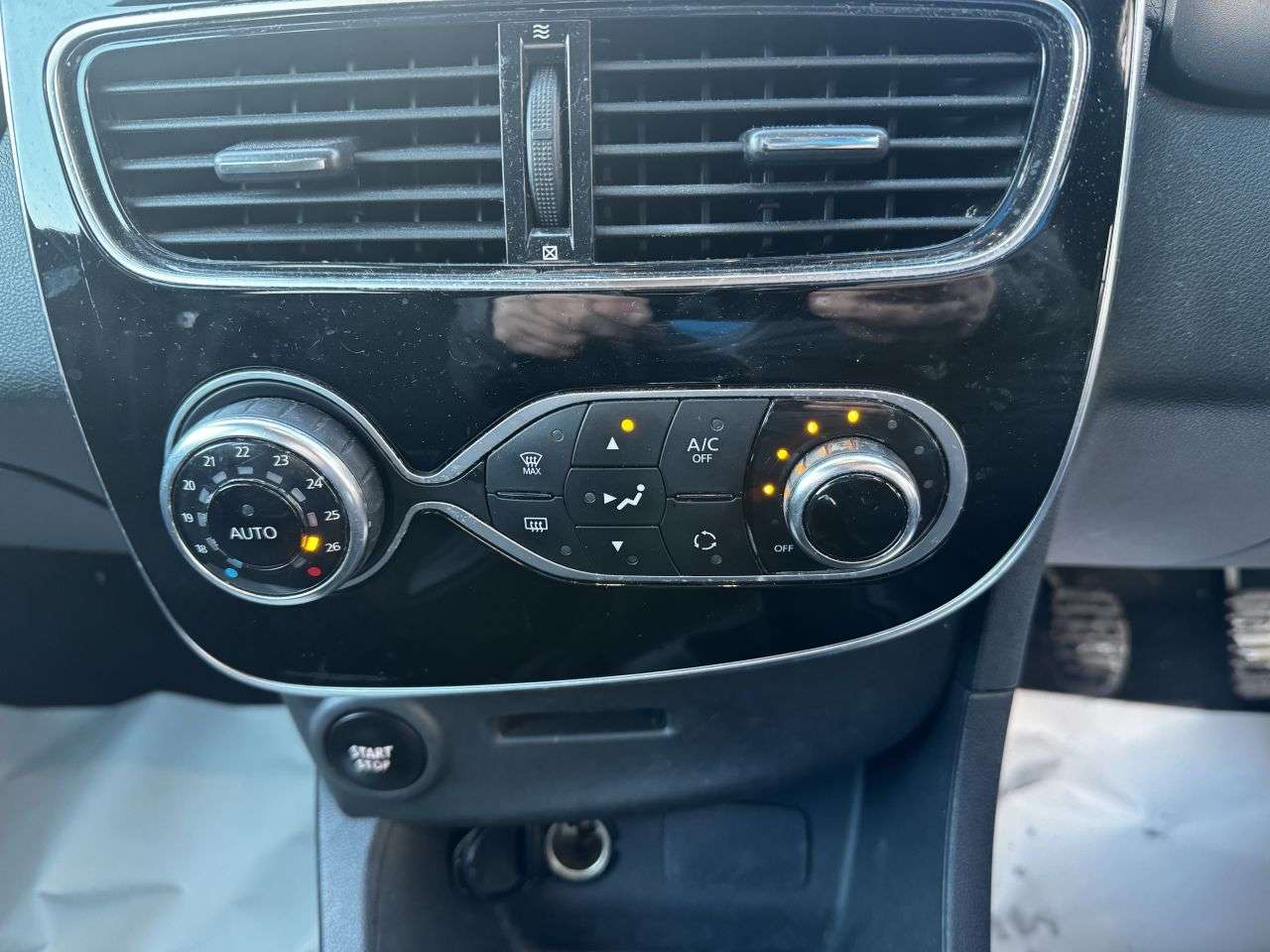 2016 RENAULT CLIO 2016 RENAULT CLIO