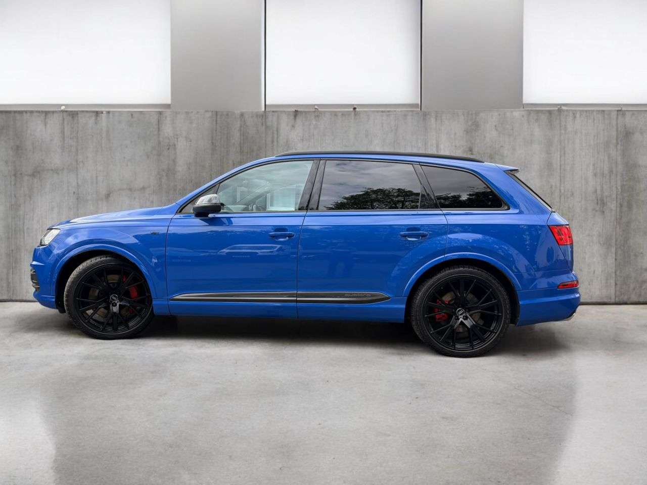 A 2017 AUDI SQ7 4.0 TDI V8 SUV 5dr Diesel Tiptronic quattro Euro 6 (s/s) (435 ps) A 2017 AUDI SQ7 4.0 TDI V8 SUV 5dr Diesel Tiptronic quattro Euro 6 (s/s) (435 ps)