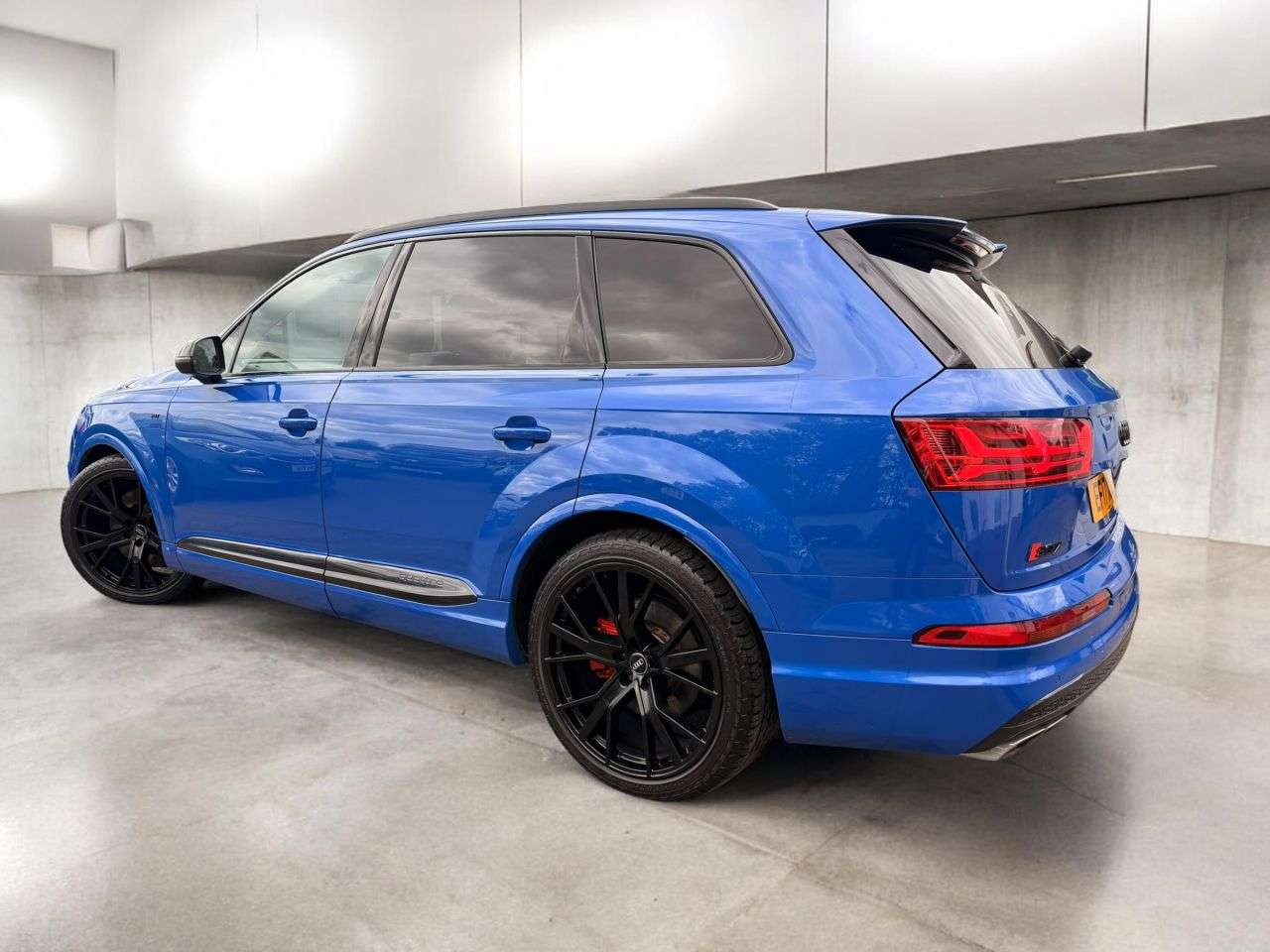 A 2017 AUDI SQ7 4.0 TDI V8 SUV 5dr Diesel Tiptronic quattro Euro 6 (s/s) (435 ps) A 2017 AUDI SQ7 4.0 TDI V8 SUV 5dr Diesel Tiptronic quattro Euro 6 (s/s) (435 ps)