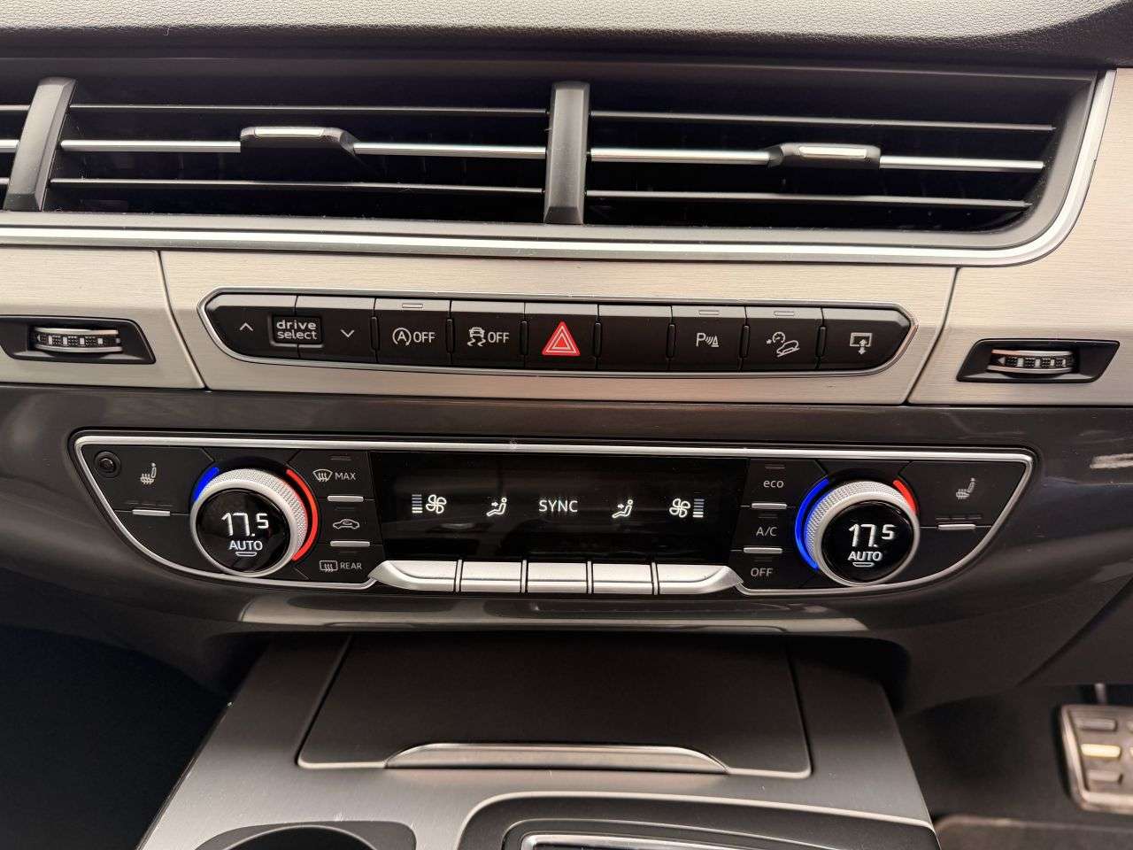 2017 AUDI SQ7 2017 AUDI SQ7