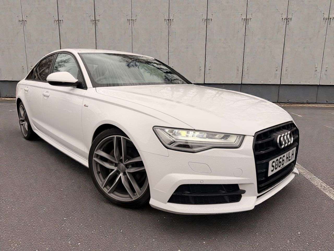 A 2016 AUDI A6 SALOON 2.0 TDI ultra Black Edition Saloon 4dr Diesel Manual Euro 6 (s/s) (190 ps) A 2016 AUDI A6 SALOON 2.0 TDI ultra Black Edition Saloon 4dr Diesel Manual Euro 6 (s/s) (190 ps)