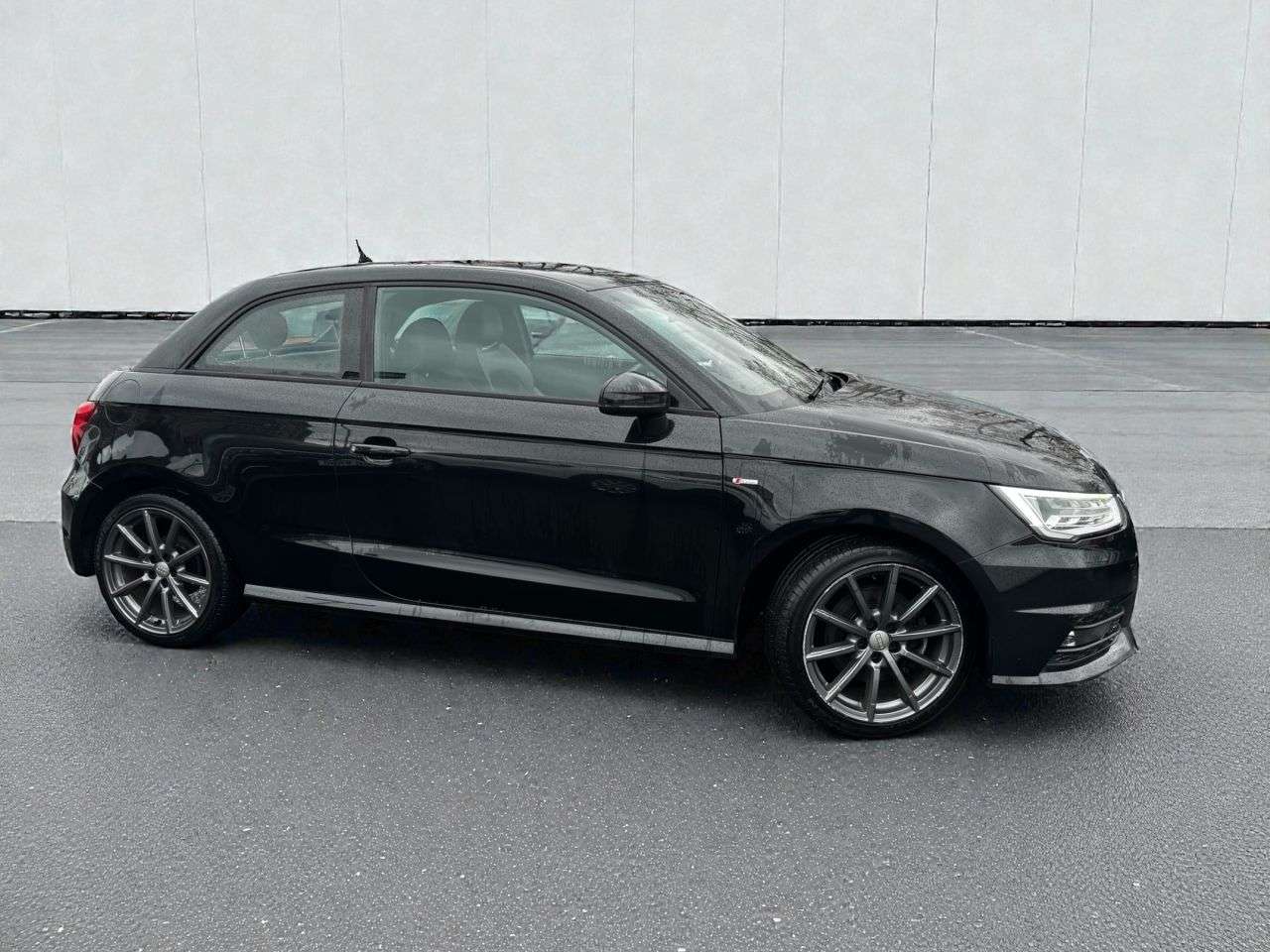 A 2015 AUDI A1 1.6 TDI S line Hatchback 3dr Diesel Manual Euro 6 (s/s) (116 ps) A 2015 AUDI A1 1.6 TDI S line Hatchback 3dr Diesel Manual Euro 6 (s/s) (116 ps)