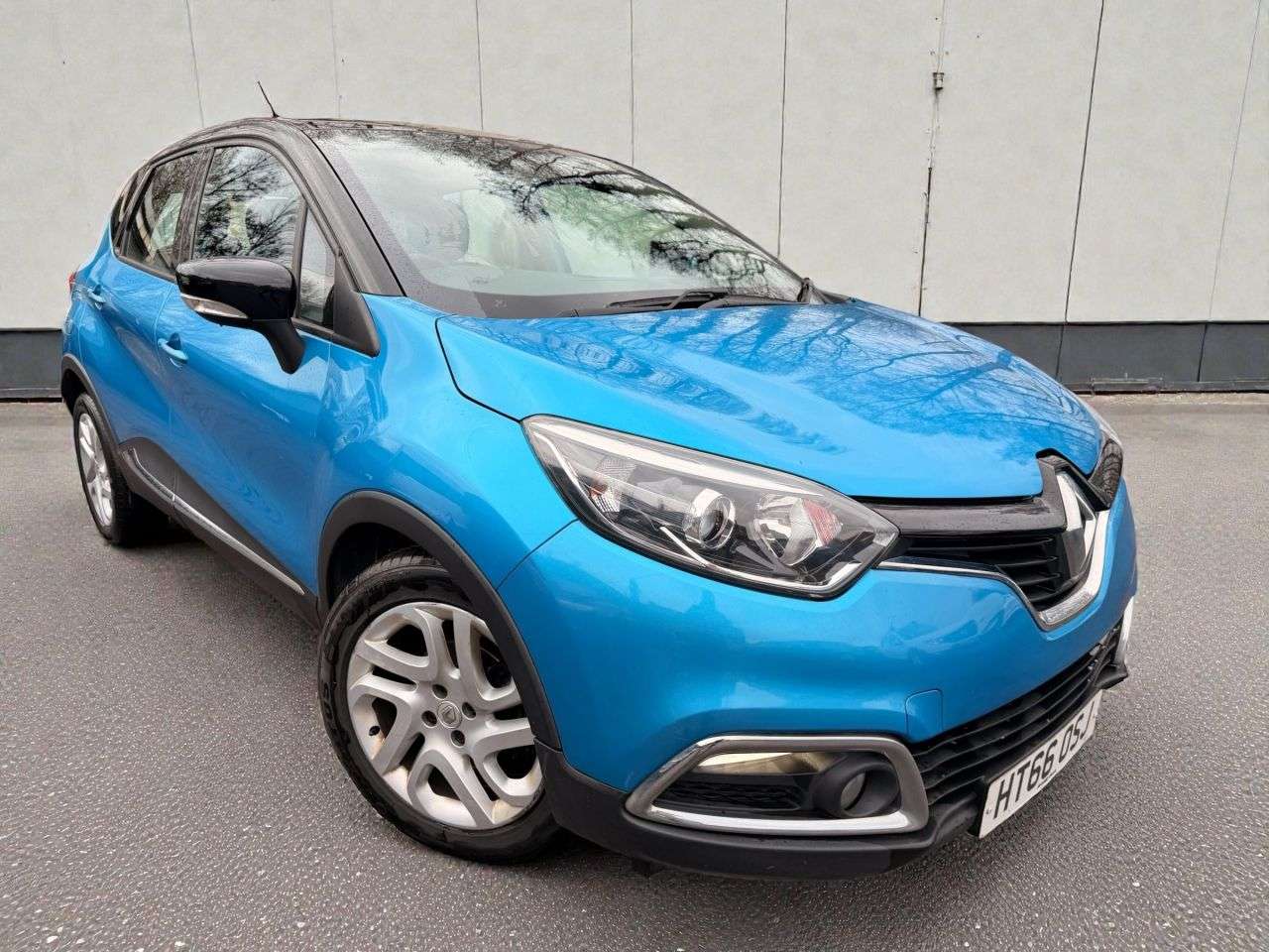 A 2017 RENAULT CAPTUR 0.9 TCe ENERGY Dynamique Nav SUV 5dr Petrol Manual Euro 6 (s/s) (90 ps) *** A 2017 RENAULT CAPTUR 0.9 TCe ENERGY Dynamique Nav SUV 5dr Petrol Manual Euro 6 (s/s) (90 ps) ***