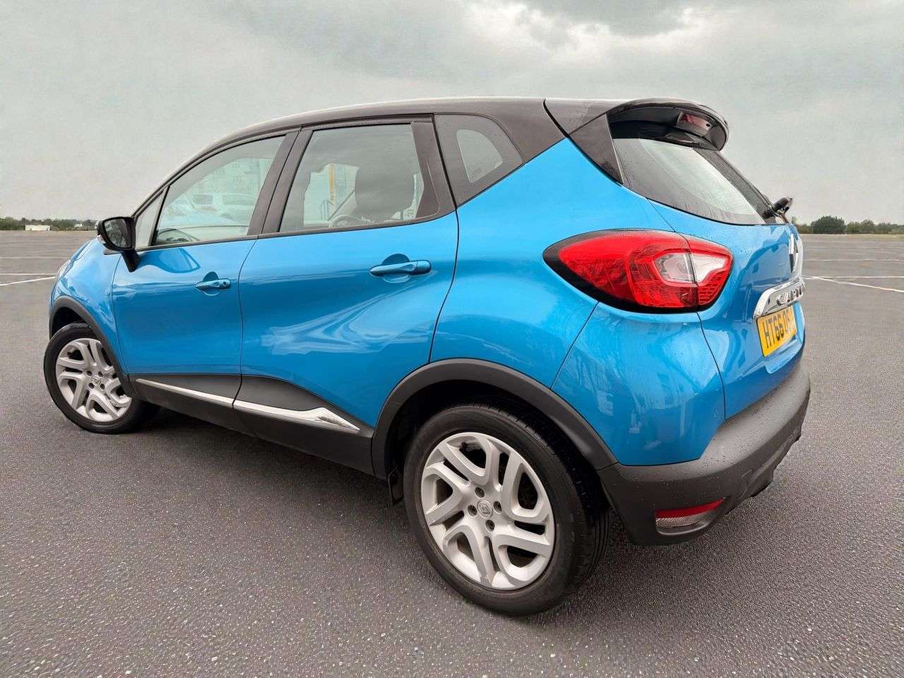 A 2017 RENAULT CAPTUR 0.9 TCe ENERGY Dynamique Nav SUV 5dr Petrol Manual Euro 6 (s/s) (90 ps) *** A 2017 RENAULT CAPTUR 0.9 TCe ENERGY Dynamique Nav SUV 5dr Petrol Manual Euro 6 (s/s) (90 ps) ***