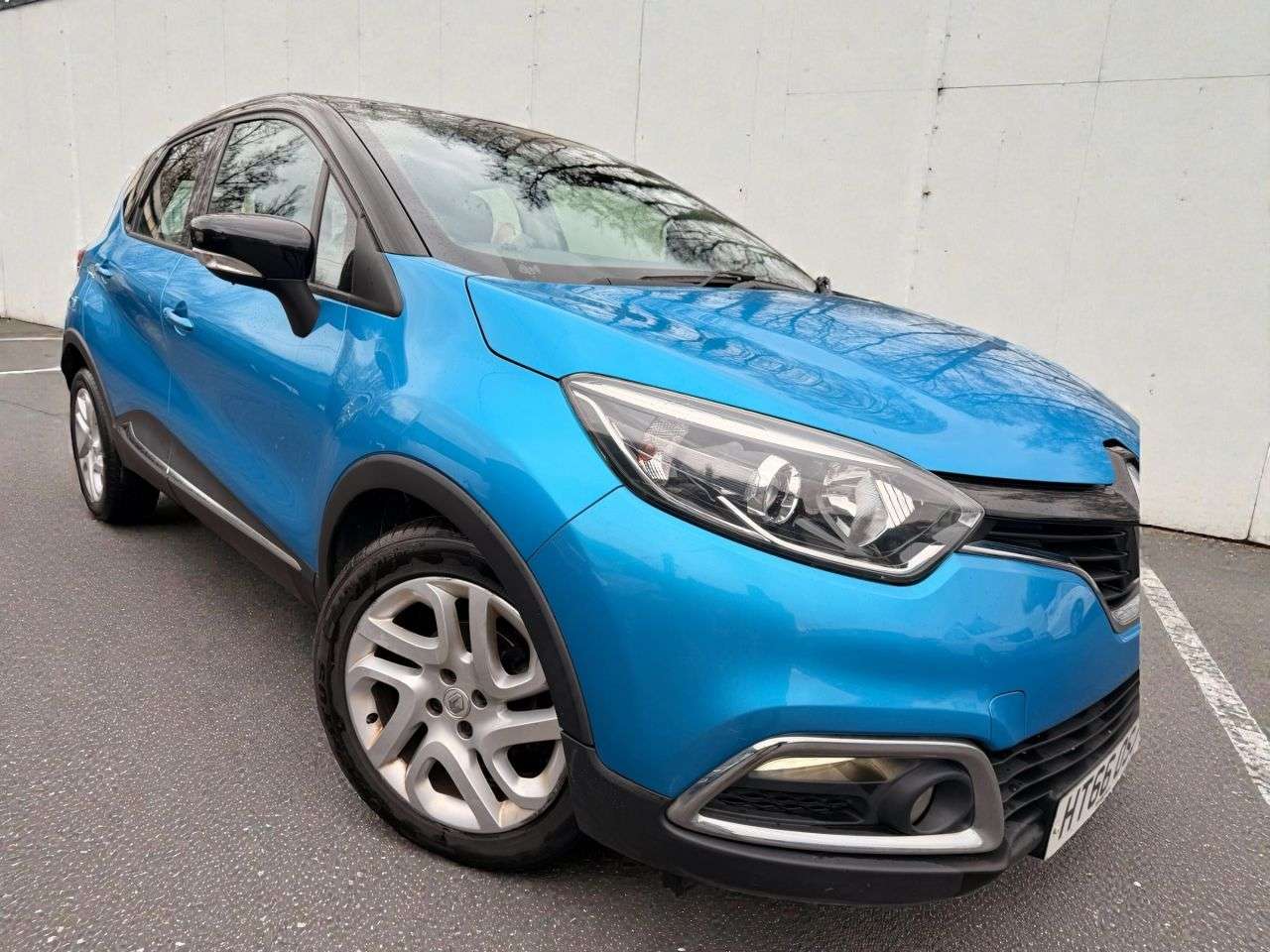 A 2017 RENAULT CAPTUR 0.9 TCe ENERGY Dynamique Nav SUV 5dr Petrol Manual Euro 6 (s/s) (90 ps) *** A 2017 RENAULT CAPTUR 0.9 TCe ENERGY Dynamique Nav SUV 5dr Petrol Manual Euro 6 (s/s) (90 ps) ***