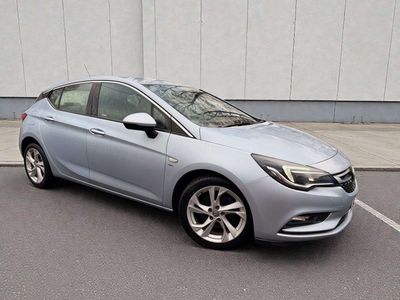 A 2016 VAUXHALL ASTRA 1.6 CDTi BlueInjection SRi Hatchback 5dr Diesel Manual Euro 6 (s/s) (136 ps A 2016 VAUXHALL ASTRA 1.6 CDTi BlueInjection SRi Hatchback 5dr Diesel Manual Euro 6 (s/s) (136 ps