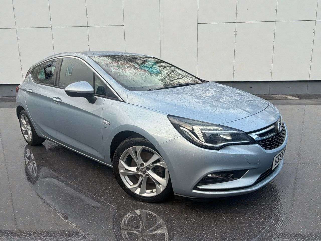 A 2016 VAUXHALL ASTRA 1.6 CDTi BlueInjection SRi Hatchback 5dr Diesel Manual Euro 6 (s/s) (136 ps A 2016 VAUXHALL ASTRA 1.6 CDTi BlueInjection SRi Hatchback 5dr Diesel Manual Euro 6 (s/s) (136 ps