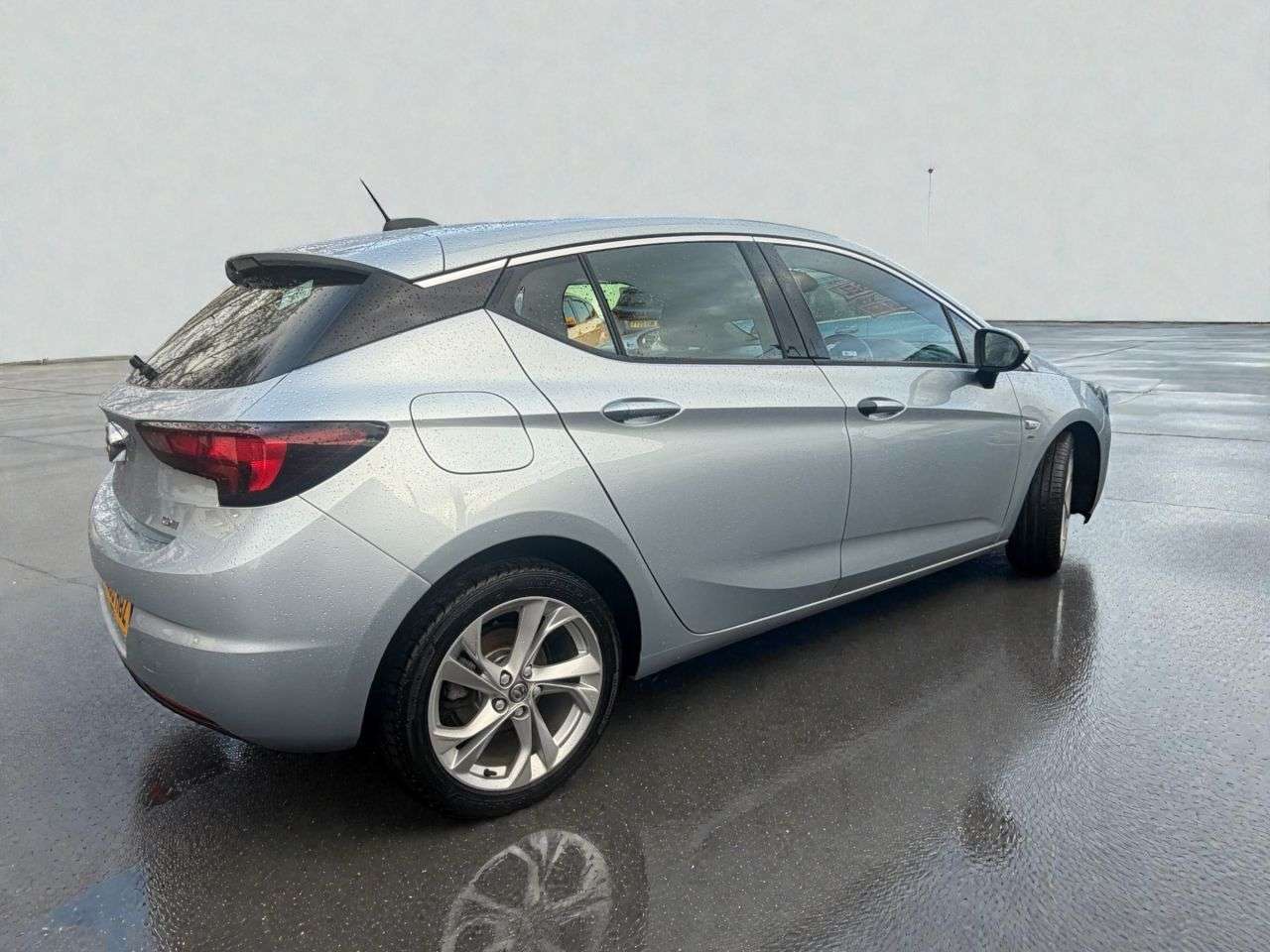 A 2016 VAUXHALL ASTRA 1.6 CDTi BlueInjection SRi Hatchback 5dr Diesel Manual Euro 6 (s/s) (136 ps A 2016 VAUXHALL ASTRA 1.6 CDTi BlueInjection SRi Hatchback 5dr Diesel Manual Euro 6 (s/s) (136 ps