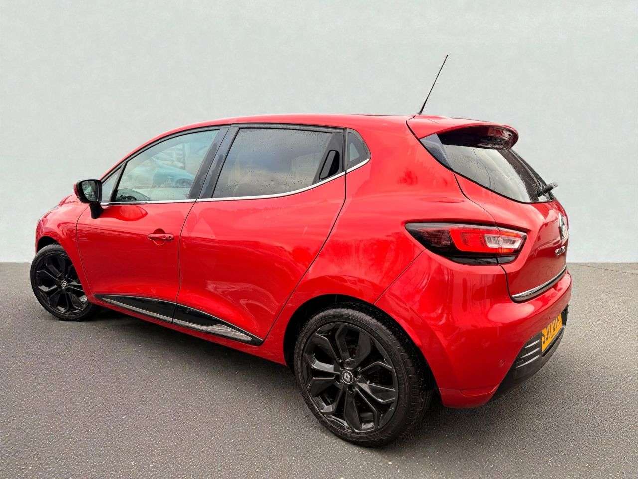 A 2017 RENAULT CLIO 1.5 dCi Dynamique S Nav Hatchback 5dr Diesel Manual Euro 6 (s/s) (90 ps) A 2017 RENAULT CLIO 1.5 dCi Dynamique S Nav Hatchback 5dr Diesel Manual Euro 6 (s/s) (90 ps)