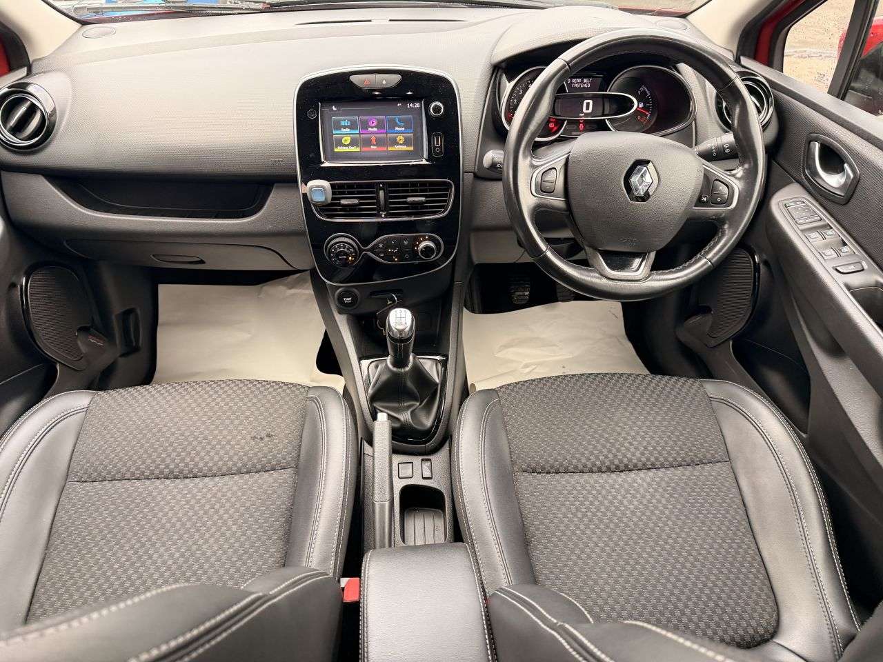 2017 RENAULT CLIO 2017 RENAULT CLIO