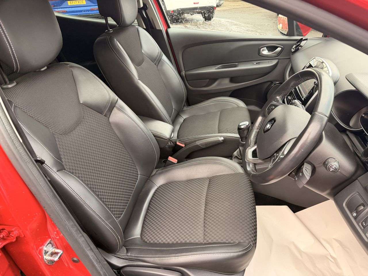 2017 RENAULT CLIO 2017 RENAULT CLIO