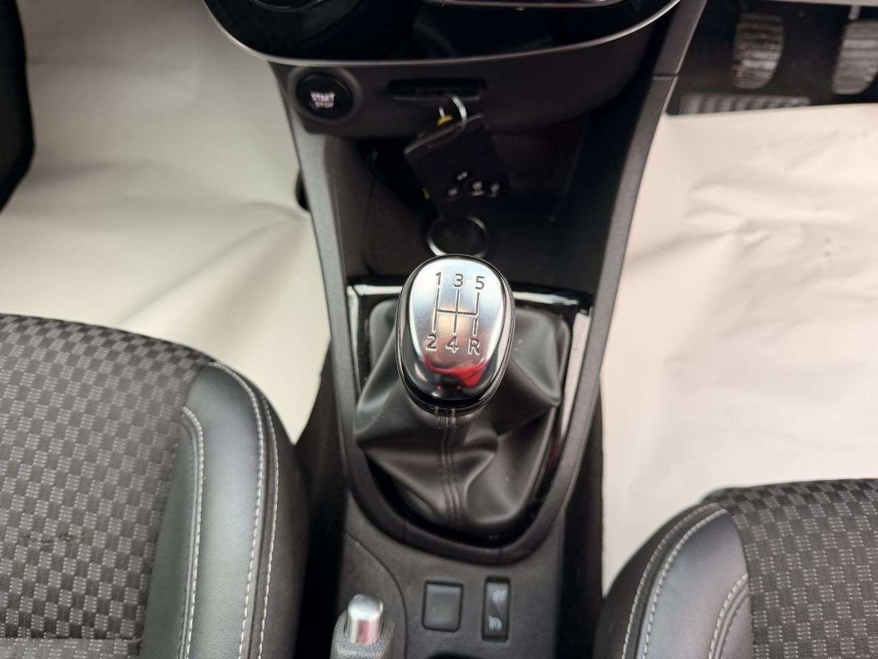 2017 RENAULT CLIO 2017 RENAULT CLIO