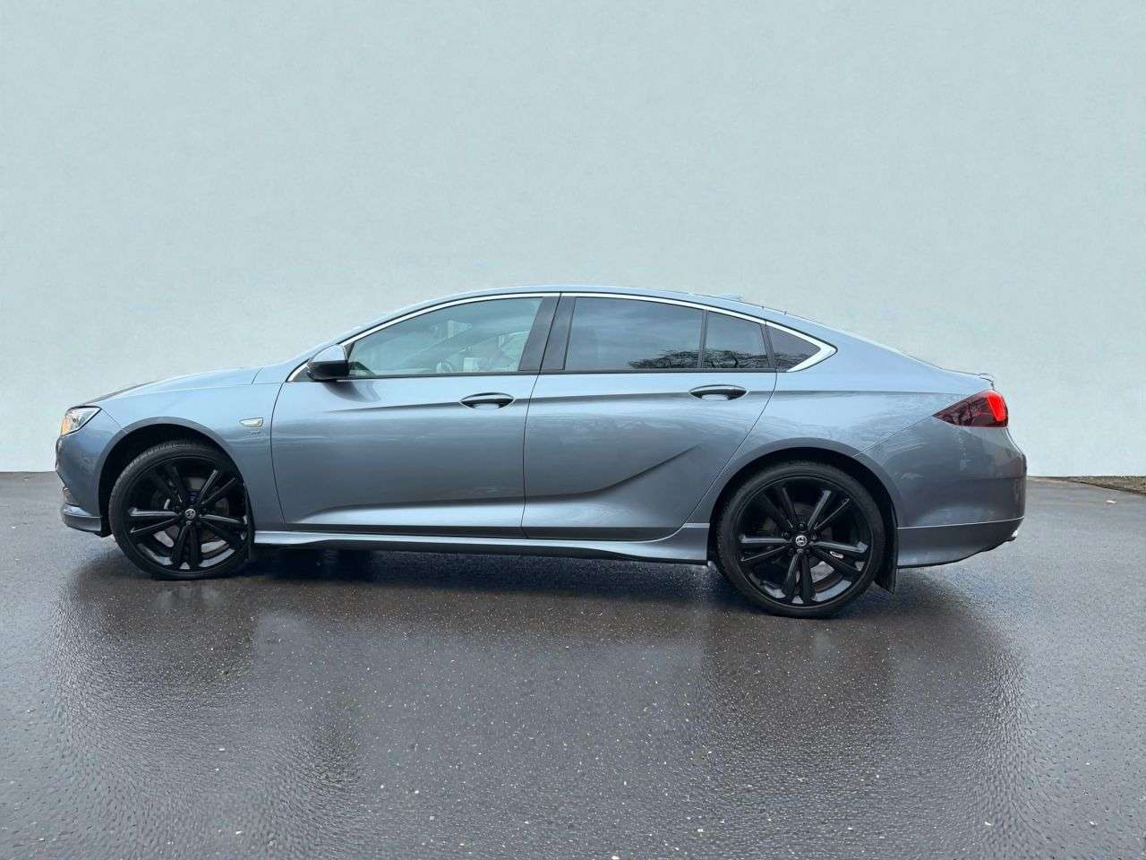 A 2017 VAUXHALL INSIGNIA 2.0 Turbo D BlueInjection SRi VX Line Nav Grand Sport 5dr Diesel Manual Eur A 2017 VAUXHALL INSIGNIA 2.0 Turbo D BlueInjection SRi VX Line Nav Grand Sport 5dr Diesel Manual Eur