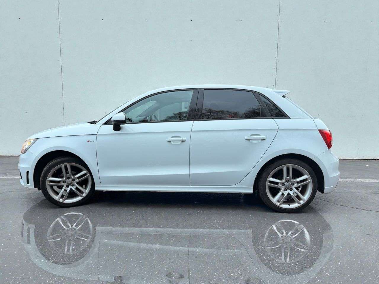 A 2014 AUDI A1 1.2 TFSI S line Sportback 5dr Petrol Manual Euro 5 (s/s) (86 ps) ** ONLY 2 A 2014 AUDI A1 1.2 TFSI S line Sportback 5dr Petrol Manual Euro 5 (s/s) (86 ps) ** ONLY 2