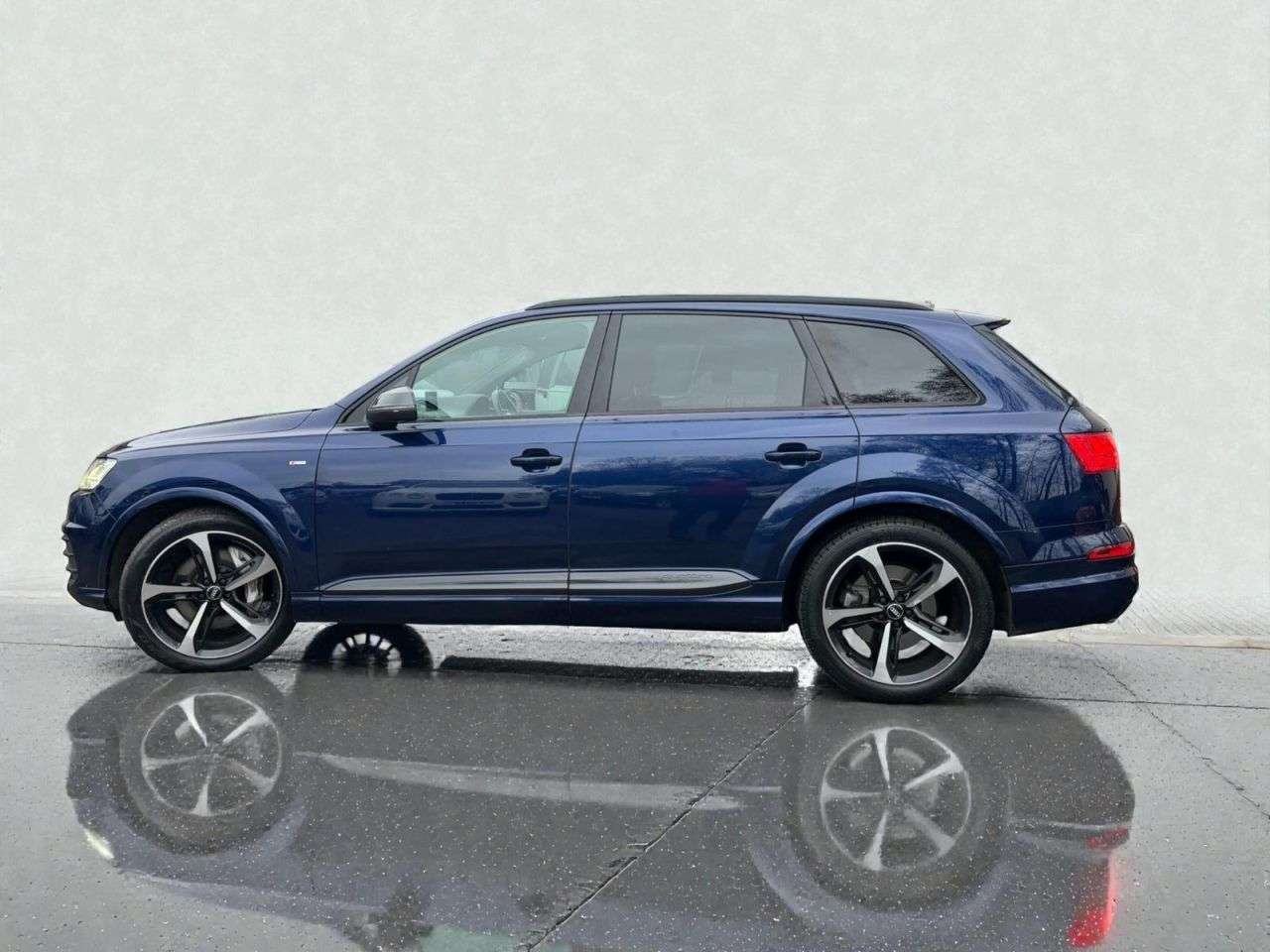 A 2019 AUDI Q7 3.0 TDI V6 50 Black Edition SUV 5dr Diesel Tiptronic quattro Euro 6 (s/s) ( A 2019 AUDI Q7 3.0 TDI V6 50 Black Edition SUV 5dr Diesel Tiptronic quattro Euro 6 (s/s) (
