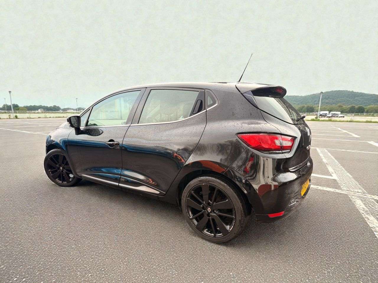 A 2016 RENAULT CLIO 1.5 dCi Dynamique S Nav Hatchback 5dr Diesel Manual Euro 6 (s/s) (90 ps) LO A 2016 RENAULT CLIO 1.5 dCi Dynamique S Nav Hatchback 5dr Diesel Manual Euro 6 (s/s) (90 ps) LO