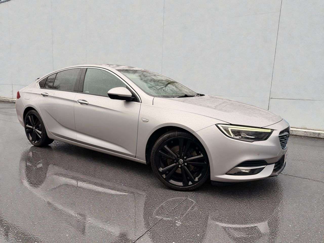 A 2017 VAUXHALL INSIGNIA 2.0 Turbo D BlueInjection Elite Nav Grand Sport 5dr Diesel Automatic Euro 6 A 2017 VAUXHALL INSIGNIA 2.0 Turbo D BlueInjection Elite Nav Grand Sport 5dr Diesel Automatic Euro 6