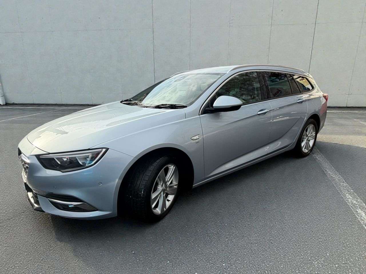 A 2018 VAUXHALL INSIGNIA 2.0 Turbo D BlueInjection SRi Nav Sports Tourer 5dr Diesel Manual Euro 6 (s A 2018 VAUXHALL INSIGNIA 2.0 Turbo D BlueInjection SRi Nav Sports Tourer 5dr Diesel Manual Euro 6 (s