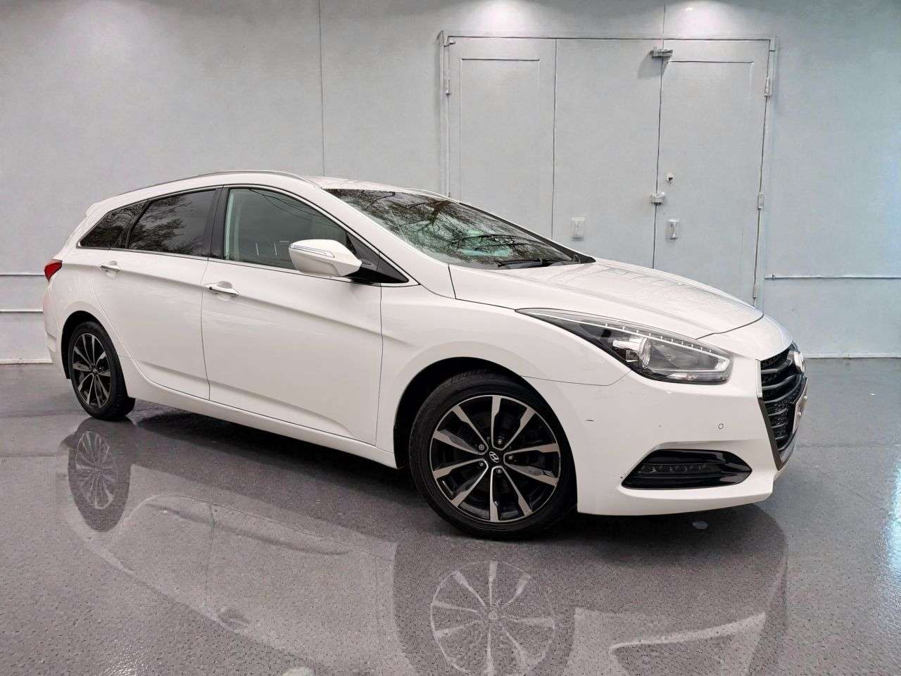 A 2018 HYUNDAI I40 1.7 CRDi Blue Drive SE Nav Business Tourer 5dr Diesel DCT Euro 6 (s/s) (141 A 2018 HYUNDAI I40 1.7 CRDi Blue Drive SE Nav Business Tourer 5dr Diesel DCT Euro 6 (s/s) (141