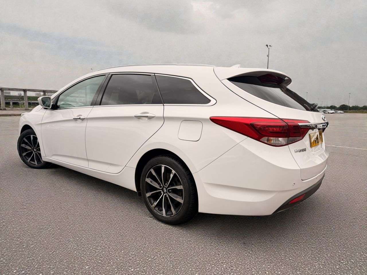 A 2018 HYUNDAI I40 1.7 CRDi Blue Drive SE Nav Business Tourer 5dr Diesel DCT Euro 6 (s/s) (141 A 2018 HYUNDAI I40 1.7 CRDi Blue Drive SE Nav Business Tourer 5dr Diesel DCT Euro 6 (s/s) (141