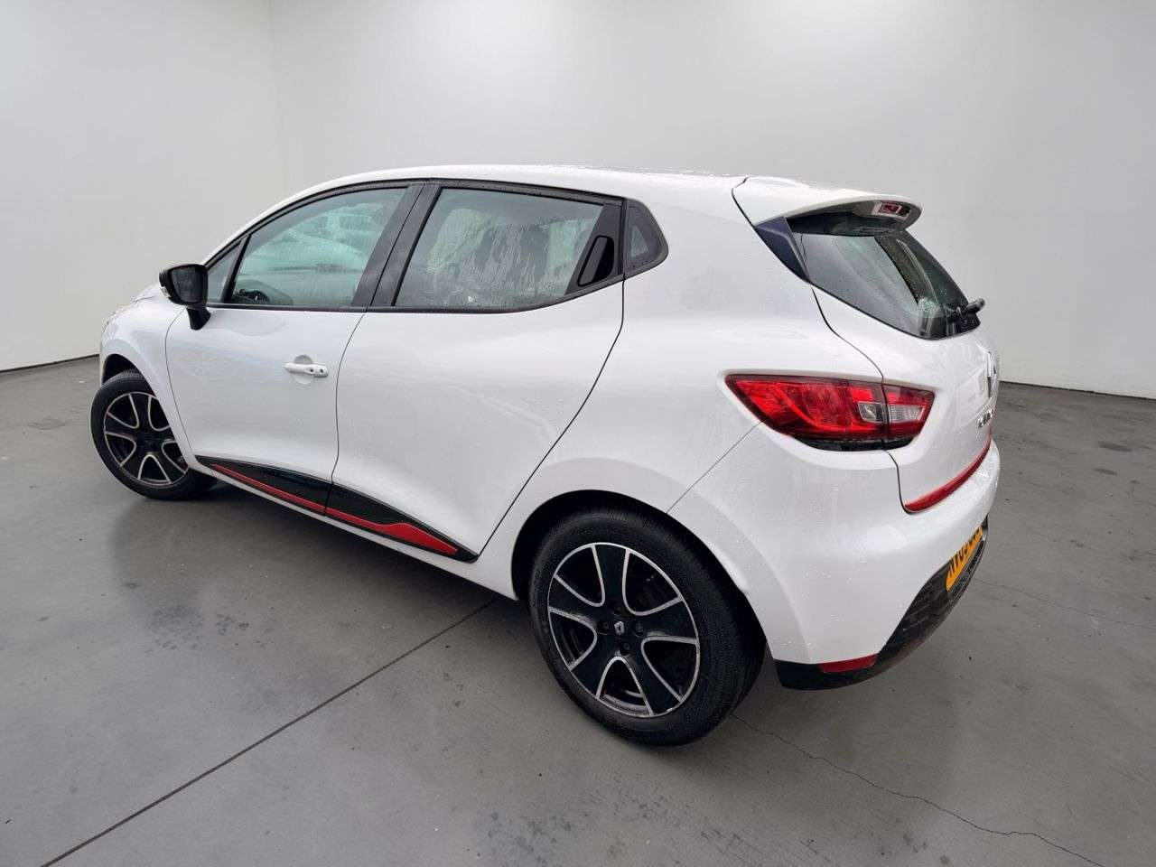 A 2016 RENAULT CLIO 1.2 16V Dynamique Nav Hatchback 5dr Petrol Manual Euro 6 (75 ps) A 2016 RENAULT CLIO 1.2 16V Dynamique Nav Hatchback 5dr Petrol Manual Euro 6 (75 ps)