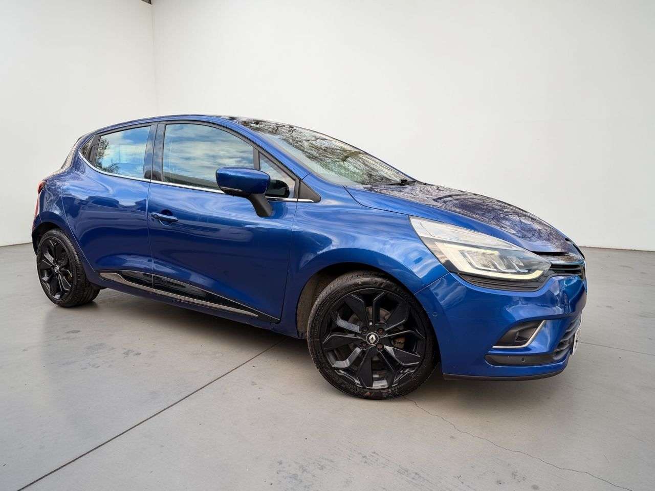 A 2016 RENAULT CLIO 1.2L 5d 117 BHP A 2016 RENAULT CLIO 1.2L 5d 117 BHP