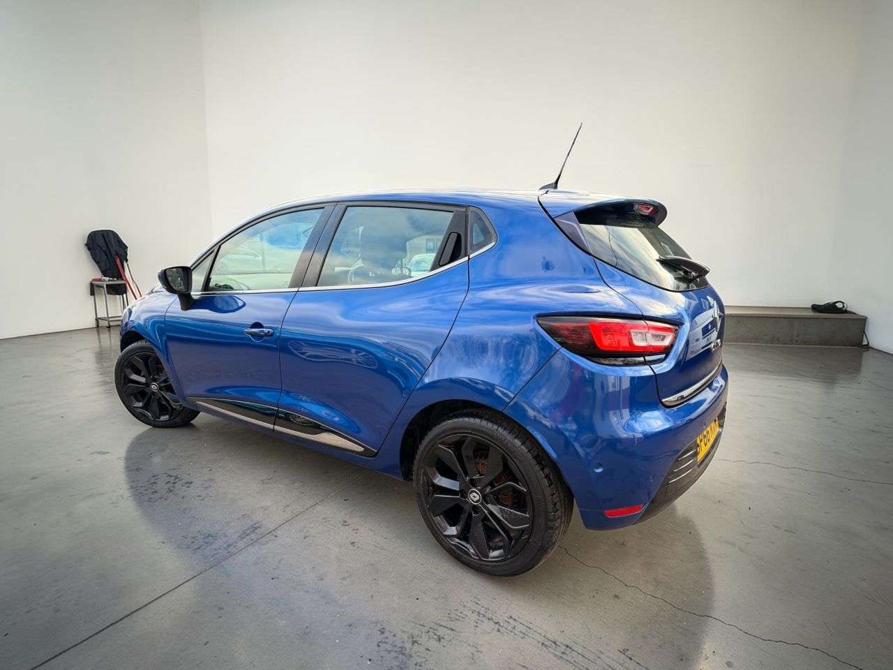A 2016 RENAULT CLIO 1.2L 5d 117 BHP A 2016 RENAULT CLIO 1.2L 5d 117 BHP