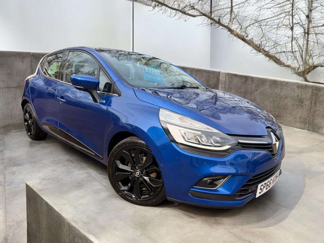 A 2016 RENAULT CLIO 1.2L 5d 117 BHP A 2016 RENAULT CLIO 1.2L 5d 117 BHP